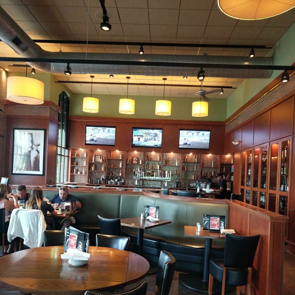 Bar Louie – Granger: Bar & Grill in Granger